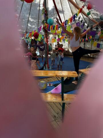 Kinderyoga lalune yoga c Mathijs Dewaele 2 Circle of Water